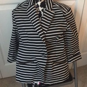 Light weight striped jacket with zip pockets